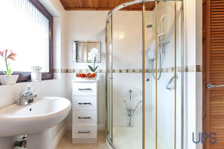 11 Coolnasilla Park East