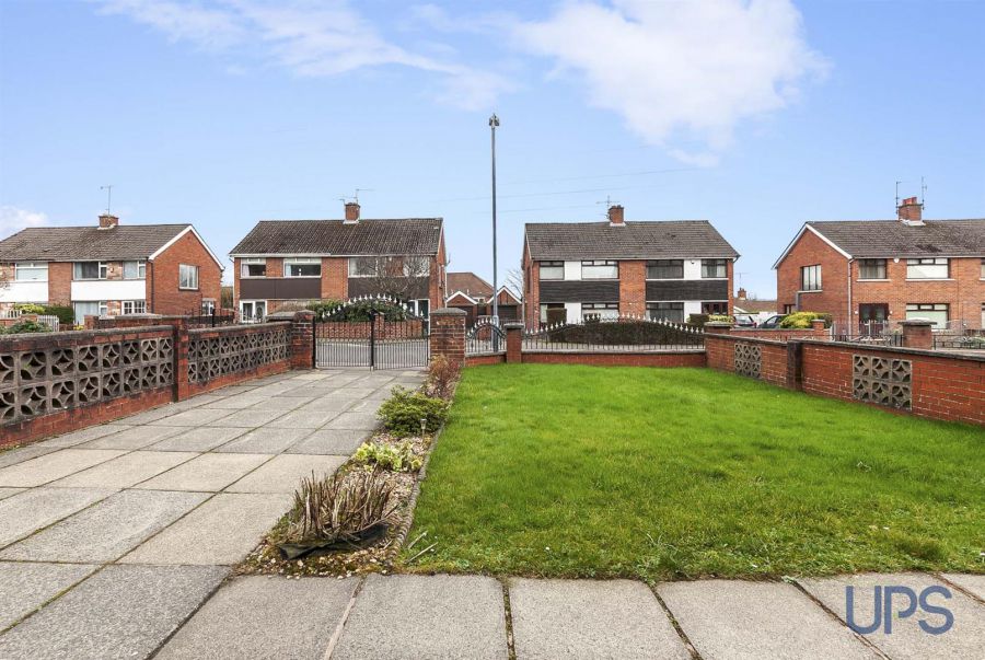 11 Coolnasilla Park East