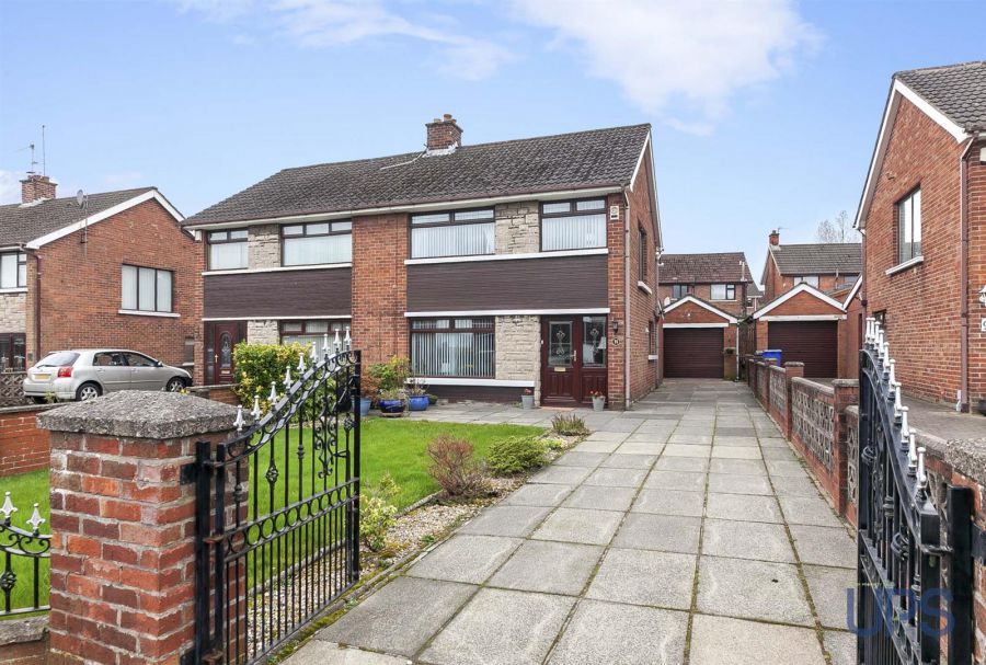 11 Coolnasilla Park East