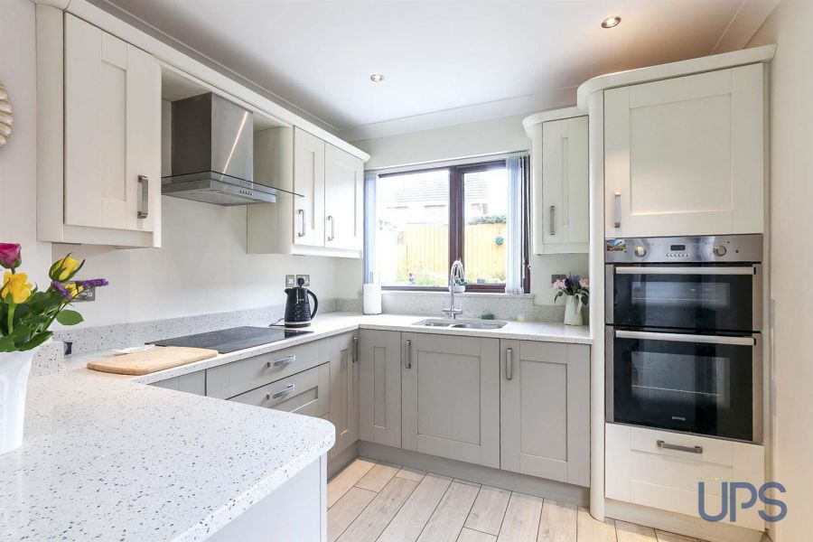 11 Coolnasilla Park East