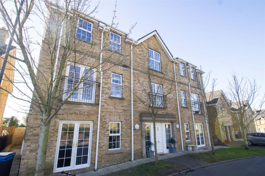 Apt 11 Woodberry Lane, west belfast, off upper dunmurry lane / forest pk, BT17 0WZ