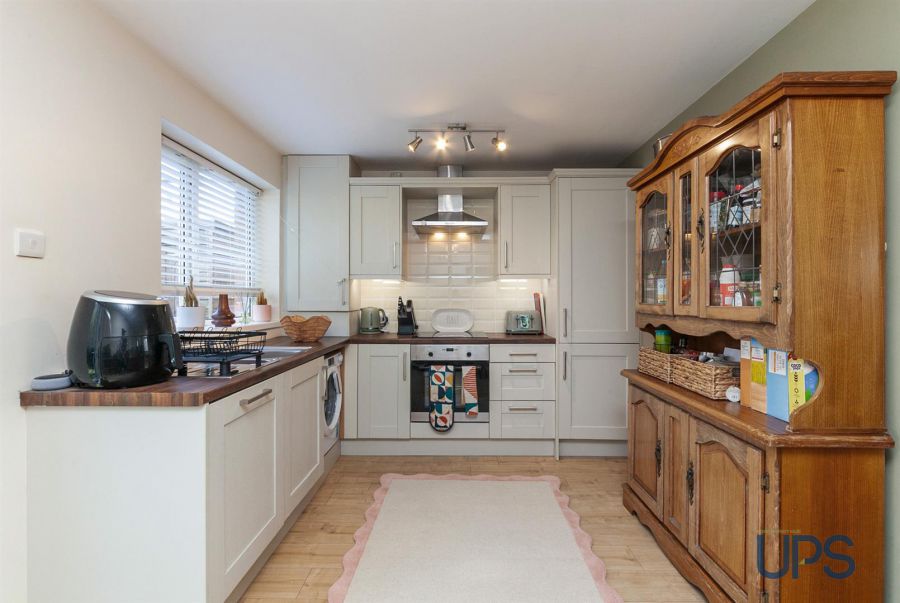 Apt, 6 Riverside Mews