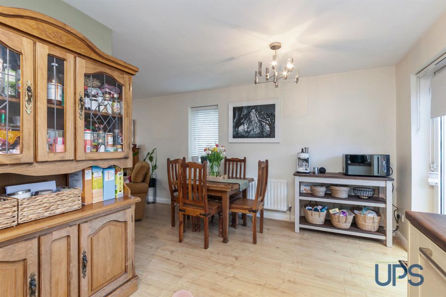 Apt, 6 Riverside Mews