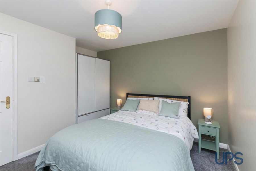 Apt, 6 Riverside Mews