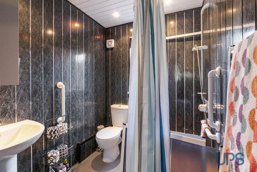 Apt, 6 Riverside Mews