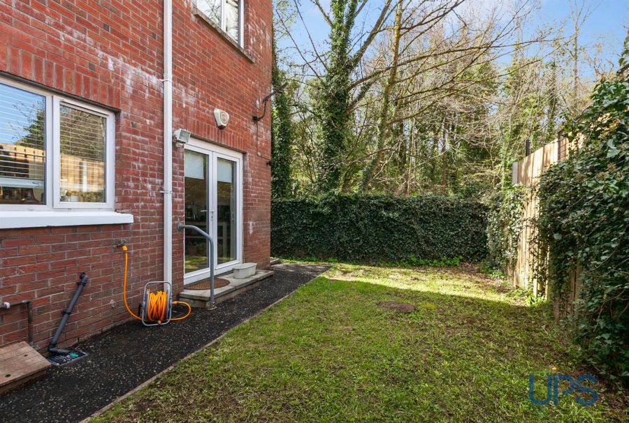 Apt, 6 Riverside Mews