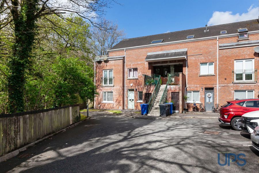 Apt, 6 Riverside Mews