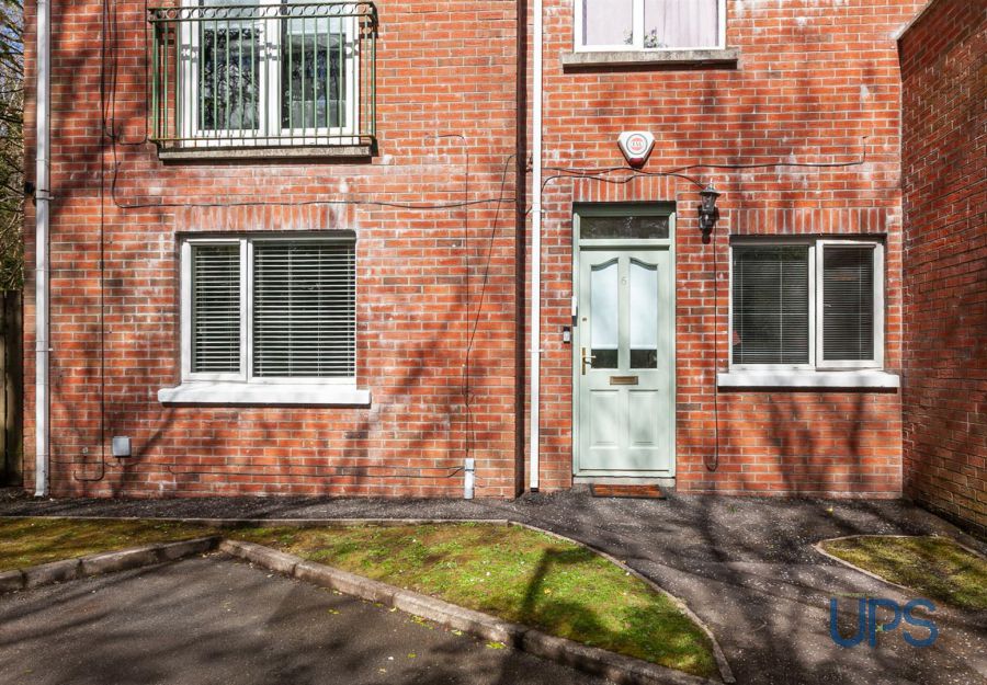 Apt, 6 Riverside Mews