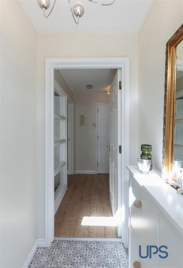 Apt, 6 Riverside Mews