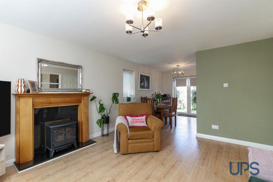 Apt, 6 Riverside Mews