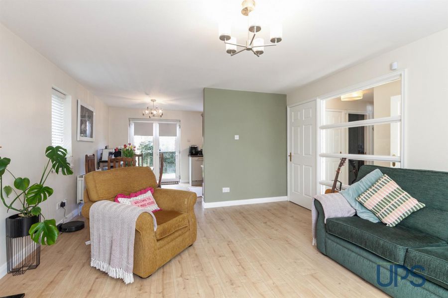 Apt, 6 Riverside Mews