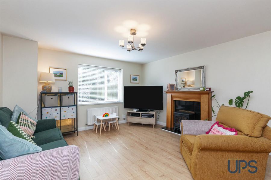 Apt, 6 Riverside Mews