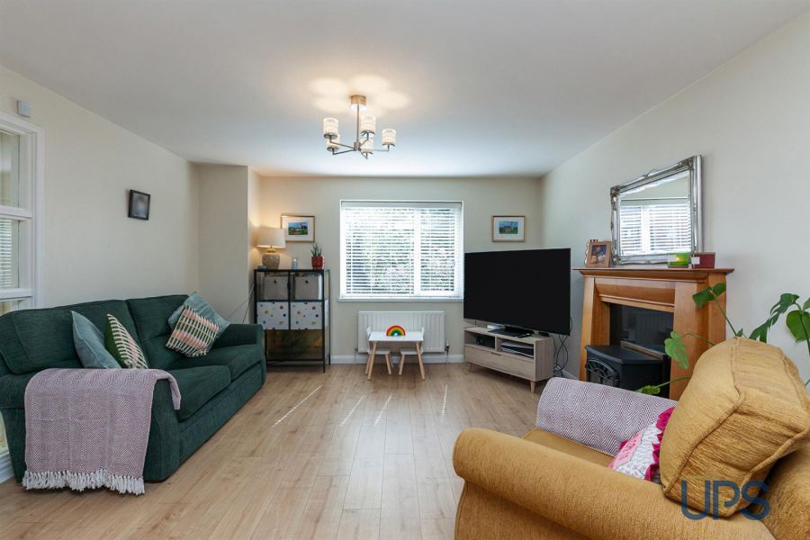 Apt, 6 Riverside Mews