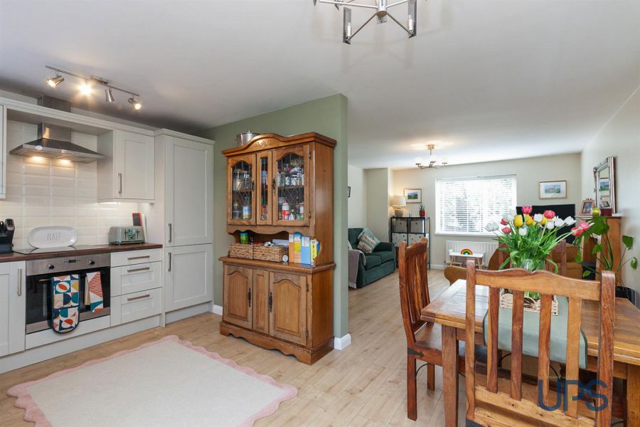 Apt, 6 Riverside Mews