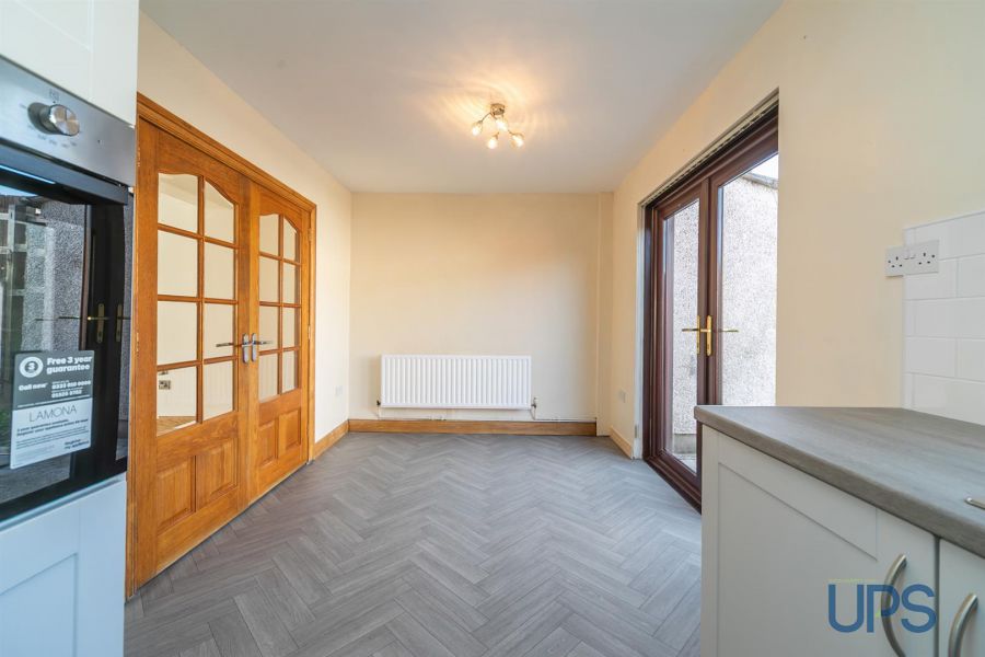 12 Whiterock Gardens