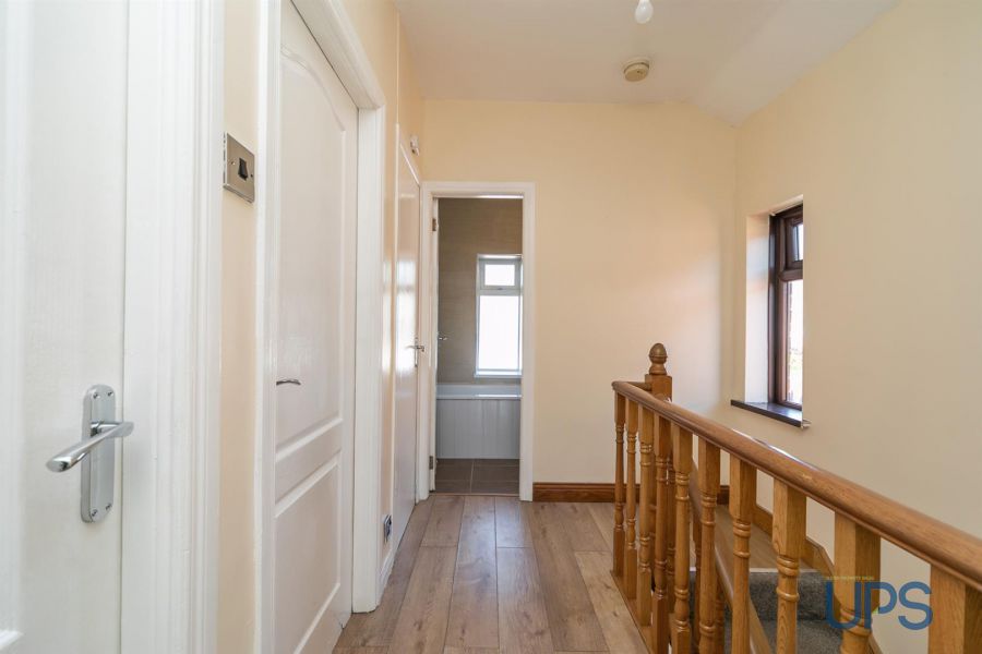 12 Whiterock Gardens