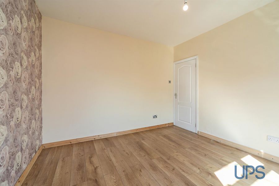 12 Whiterock Gardens