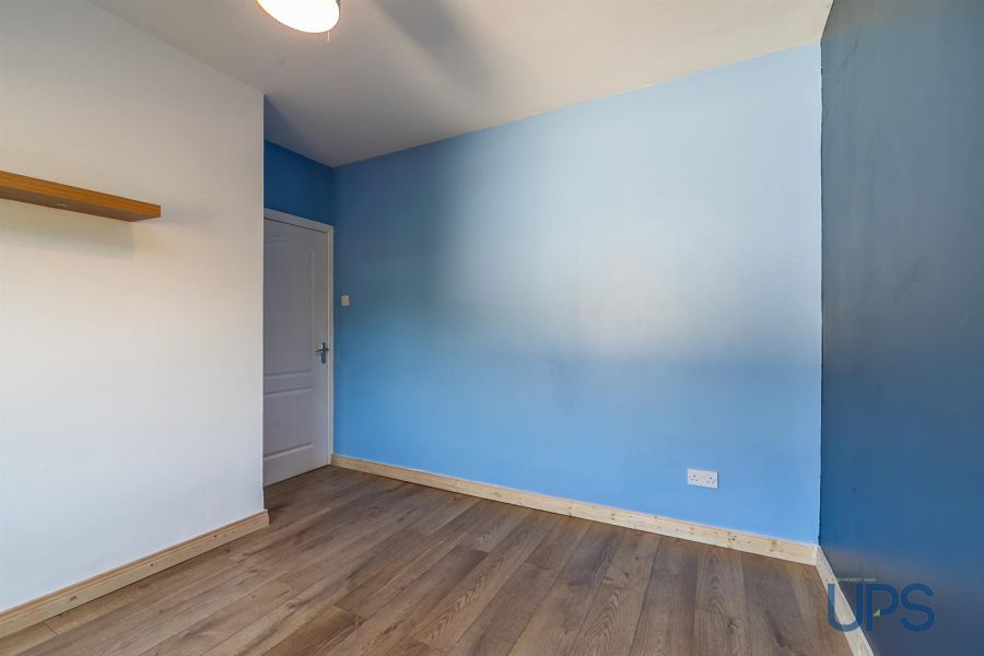 12 Whiterock Gardens