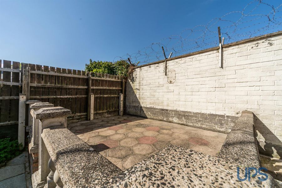 12 Whiterock Gardens