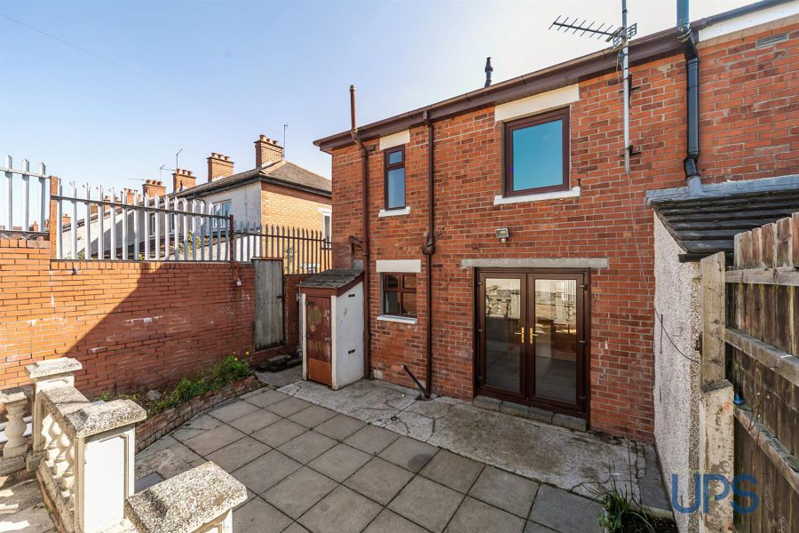 12 Whiterock Gardens