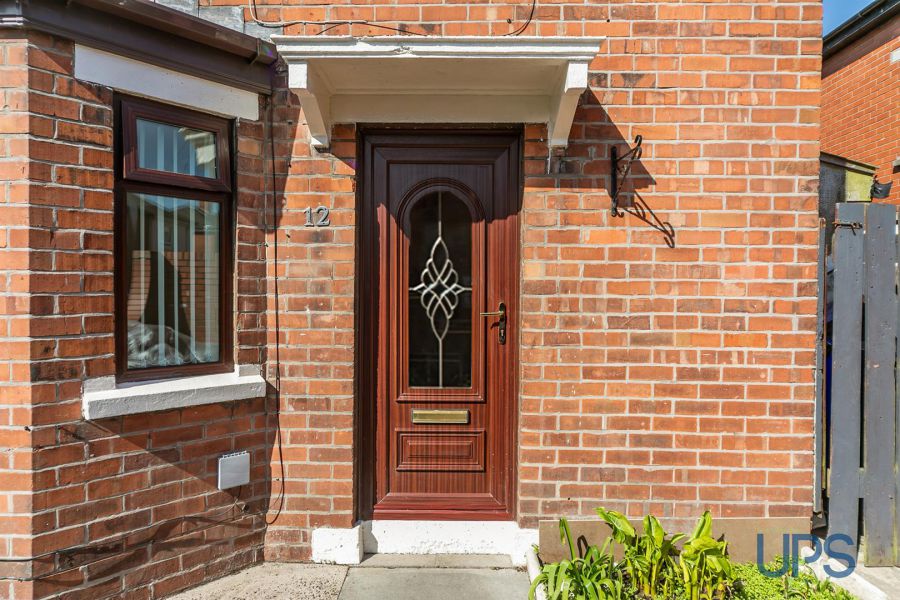 12 Whiterock Gardens