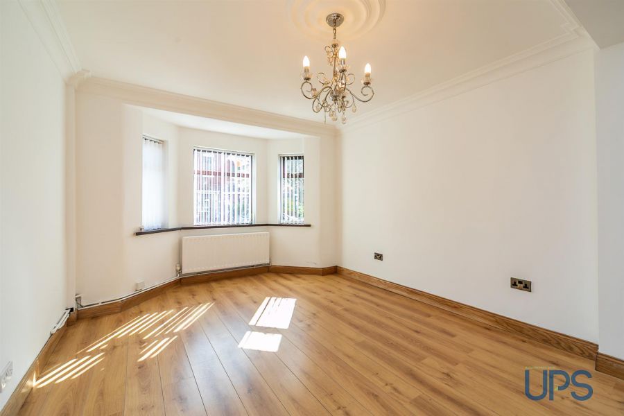 12 Whiterock Gardens