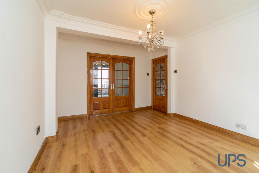 12 Whiterock Gardens