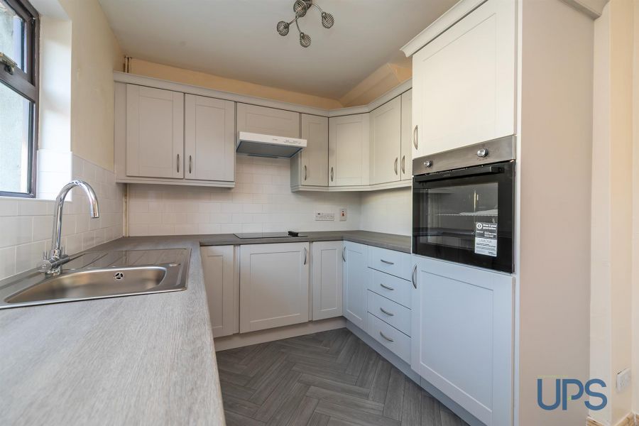 12 Whiterock Gardens