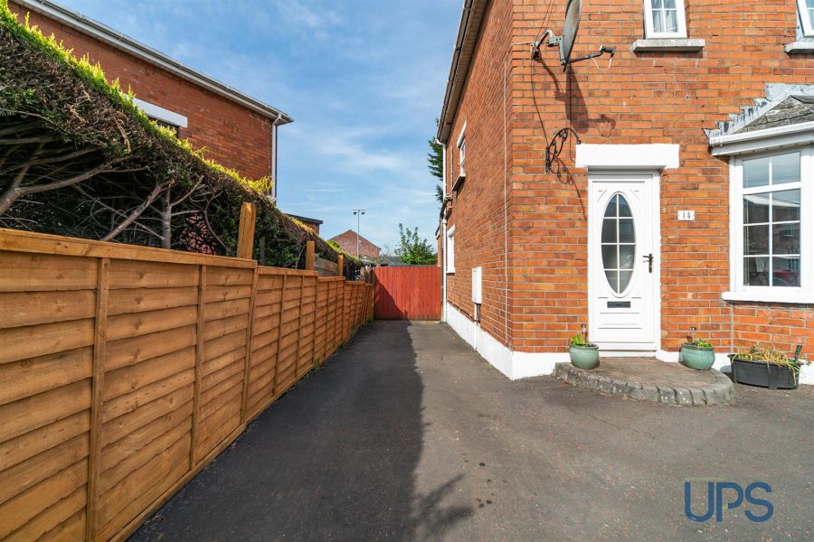 15 Andersonstown Crescent