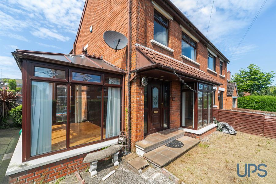 21 Stockmans Crescent