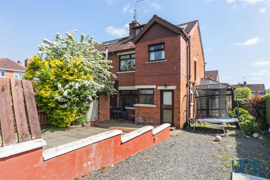 21 Stockmans Crescent