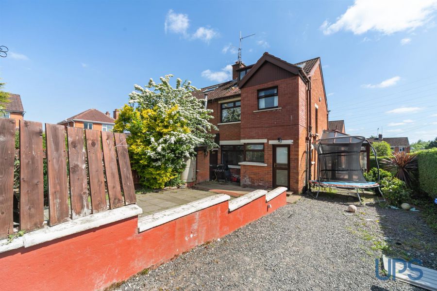 21 Stockmans Crescent