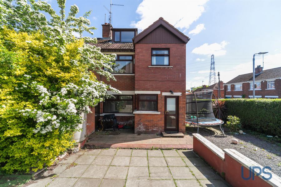 21 Stockmans Crescent