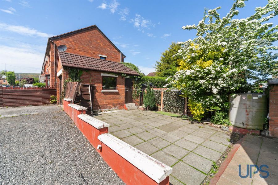 21 Stockmans Crescent