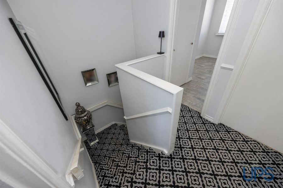 15 Moor Park Gardens