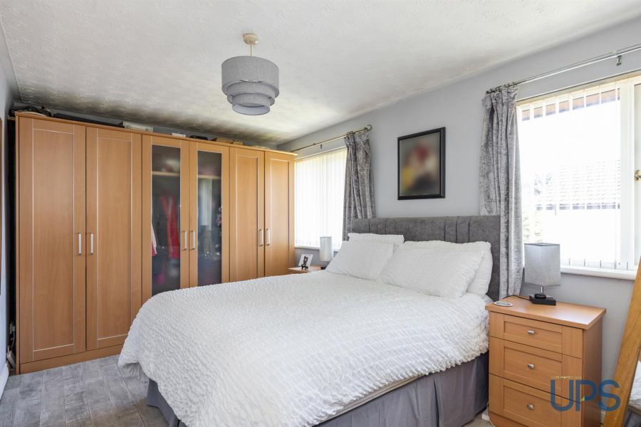 15 Moor Park Gardens