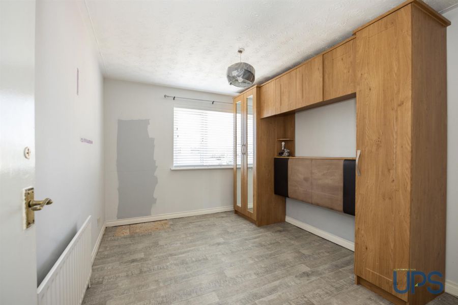 15 Moor Park Gardens