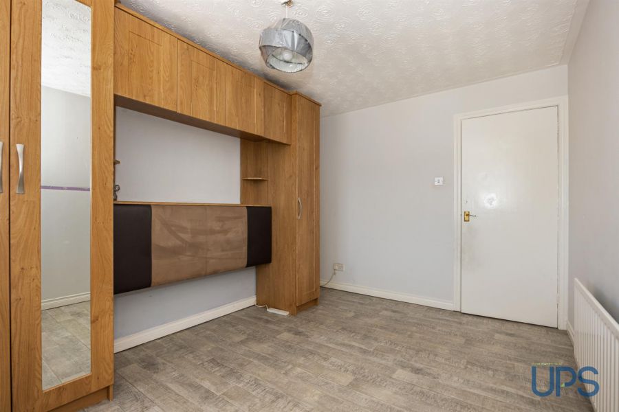 15 Moor Park Gardens