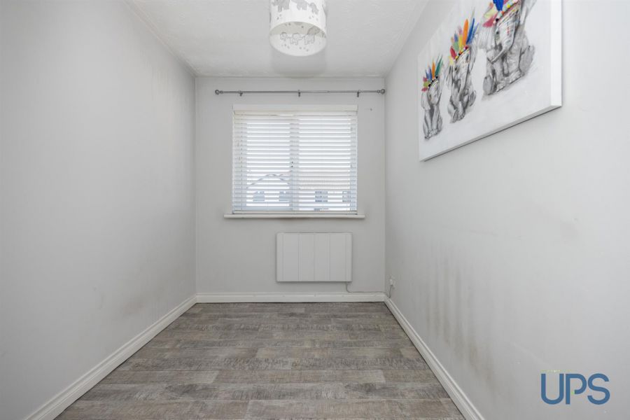 15 Moor Park Gardens