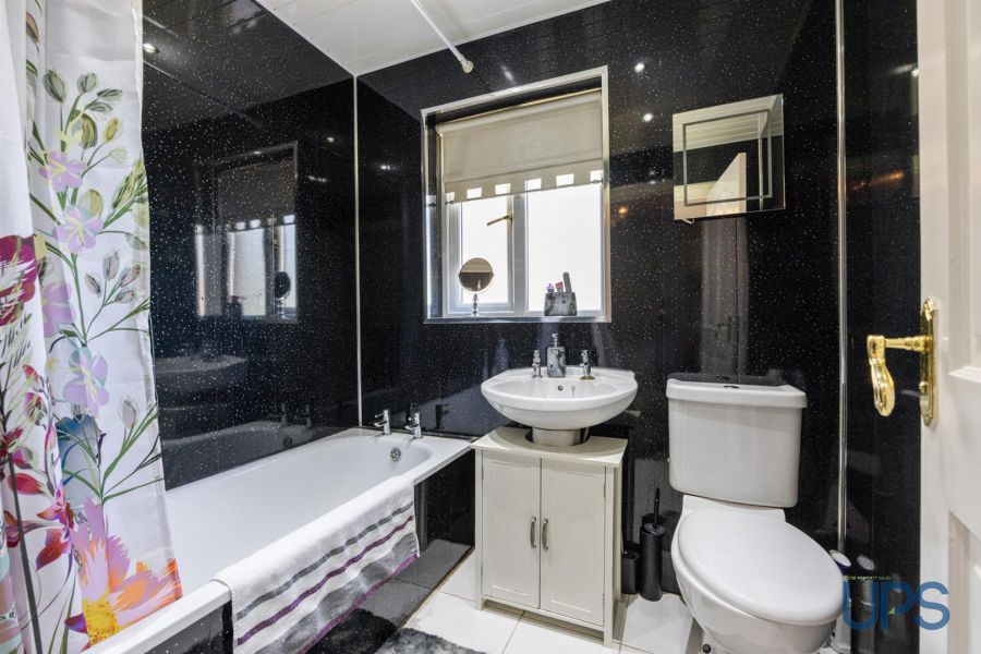 15 Moor Park Gardens