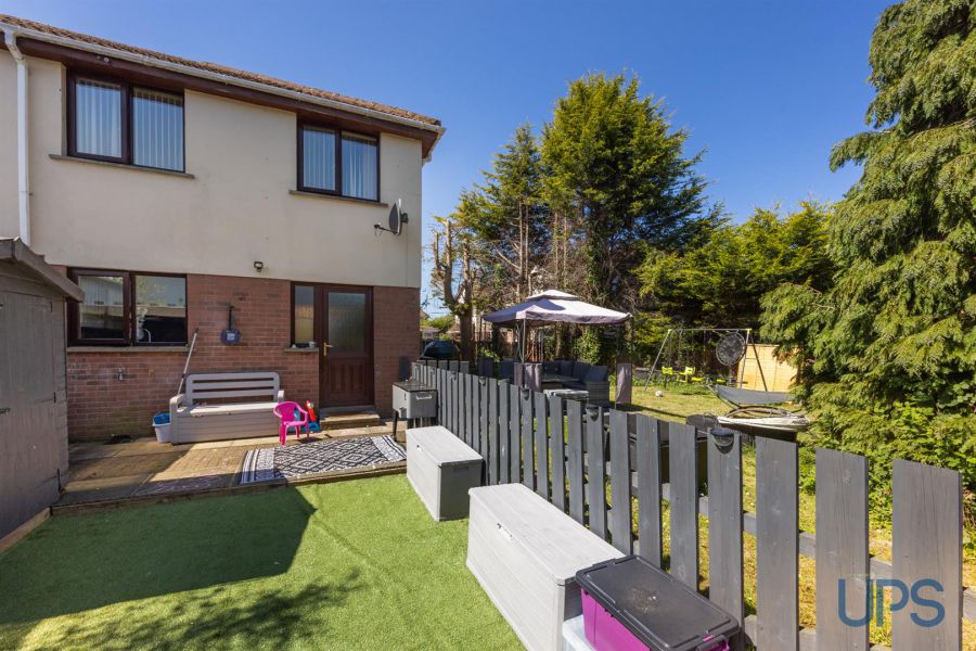 15 Moor Park Gardens