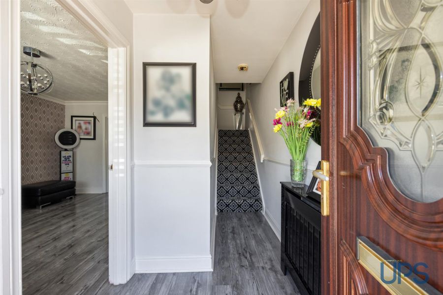 15 Moor Park Gardens