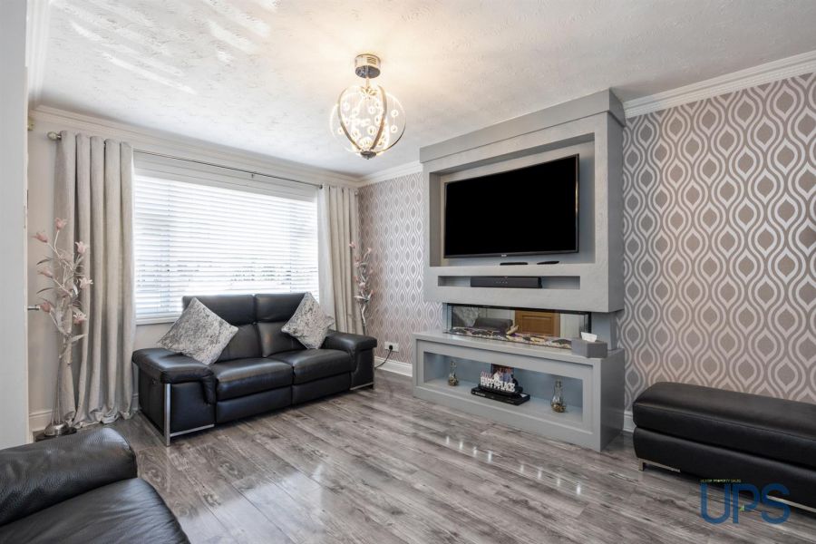 15 Moor Park Gardens