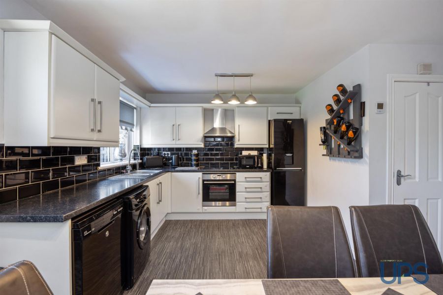 15 Moor Park Gardens