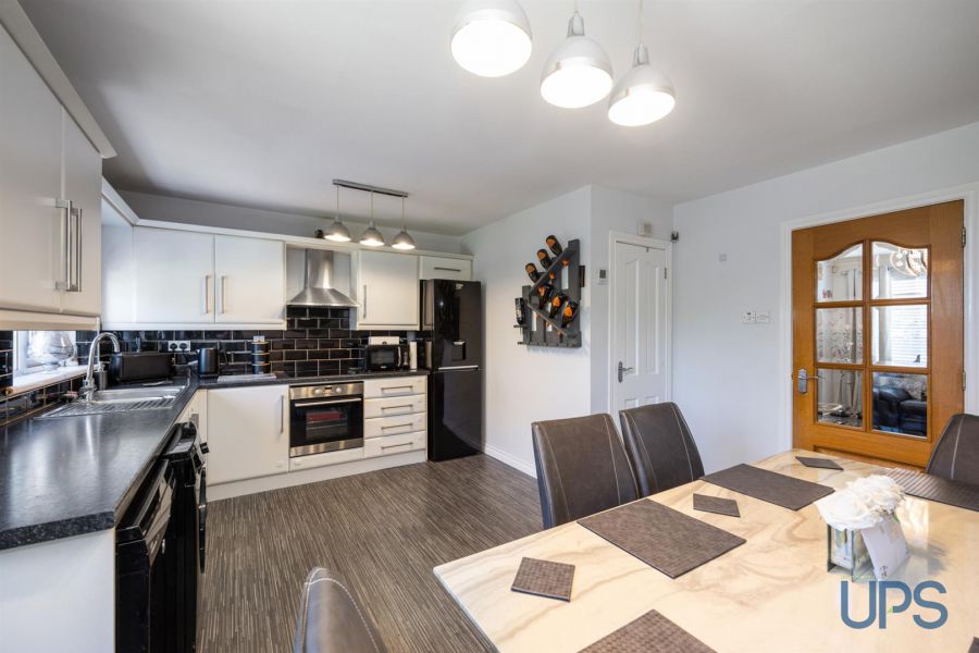 15 Moor Park Gardens