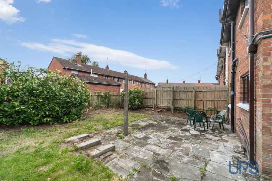 18 Andersonstown Grove