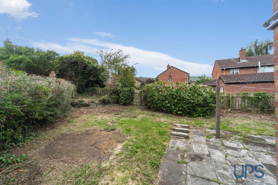 18 Andersonstown Grove