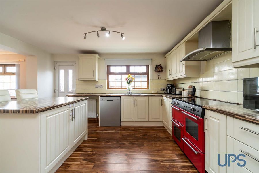 43 Greenburn Park