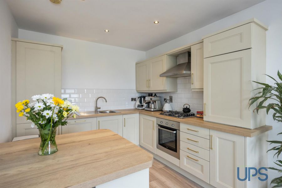 Apt 7 Mount Eagles Court