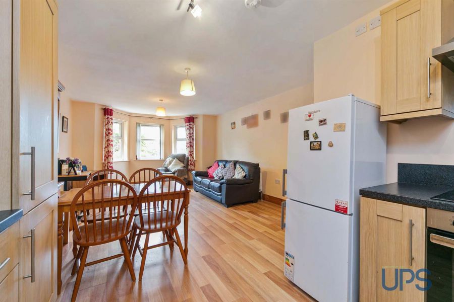 APT1, 1d Fruithill Pk